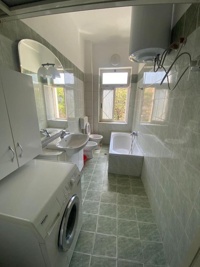 Vollga Promenade Lovely 2 Bedroom Apartment Дуррес Экстерьер фото